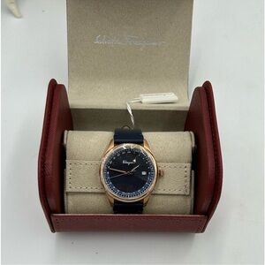 Men’s Salvatore Ferragamo timeless 40mm quartz watch deployment clasp.